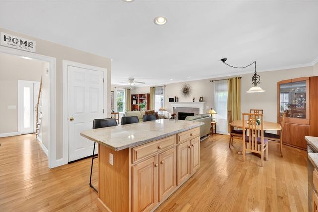 94 Meadowbrook Rd, East Longmeadow, MA 01028
