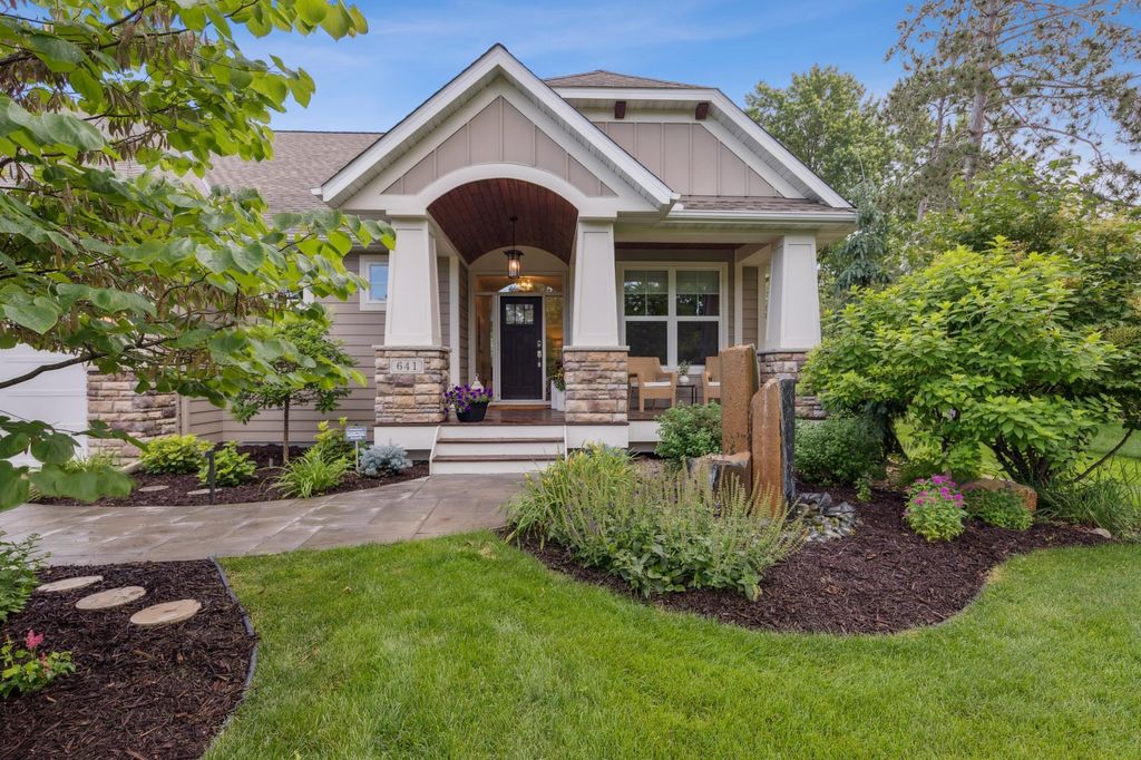 641 Callahan Place, Mendota Heights, MN 55118