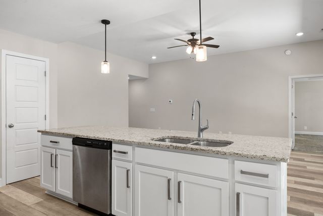 906 Vendue Ave, Clarksville, TN 37042