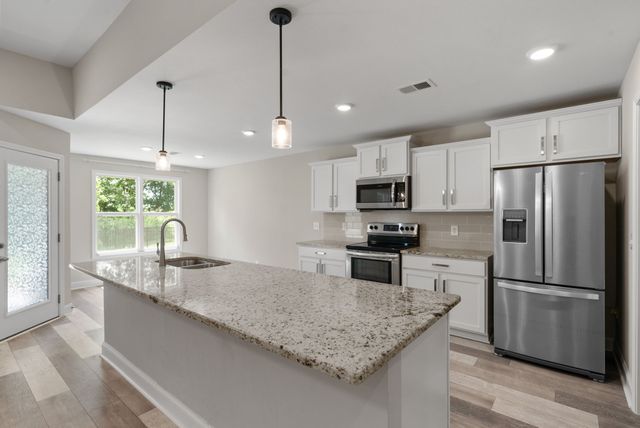 906 Vendue Ave, Clarksville, TN 37042