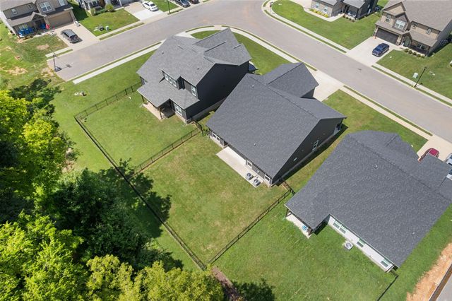 906 Vendue Ave, Clarksville, TN 37042