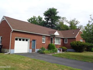 455 Wallace Road, Niskayuna, NY 12304