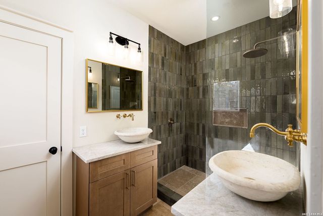 850 Estes, Alamo Heights, TX 78209