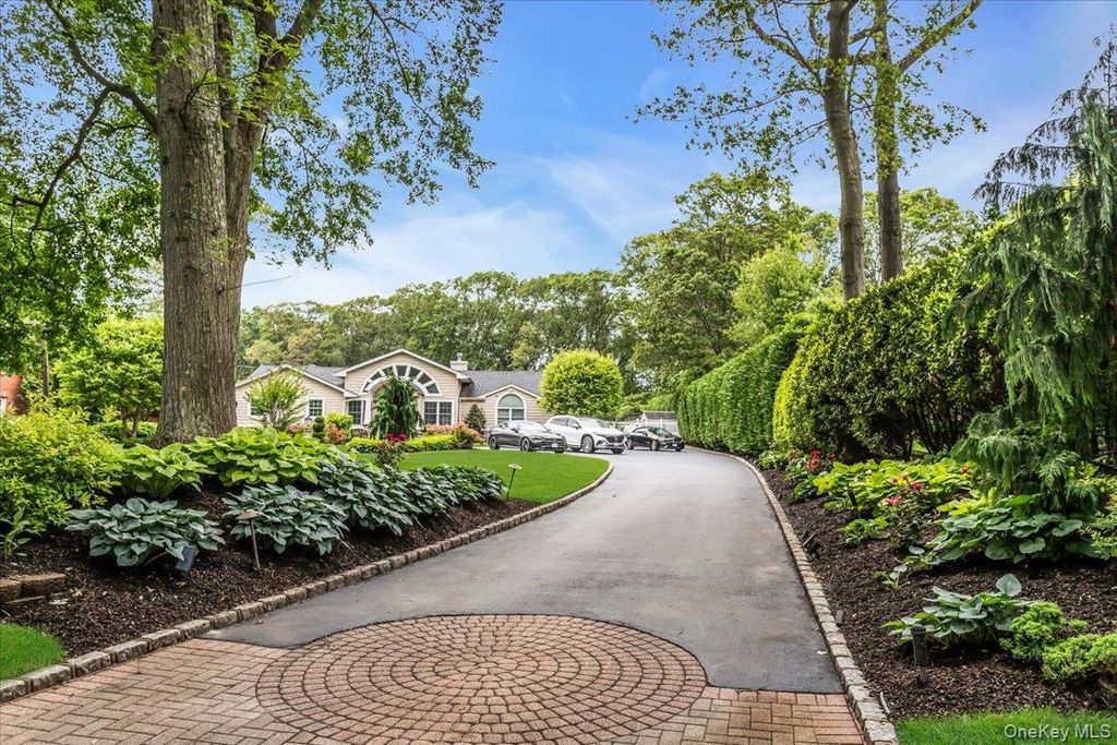 21 Buttonwood Drive, Dix Hills, NY 11746 — photo 2