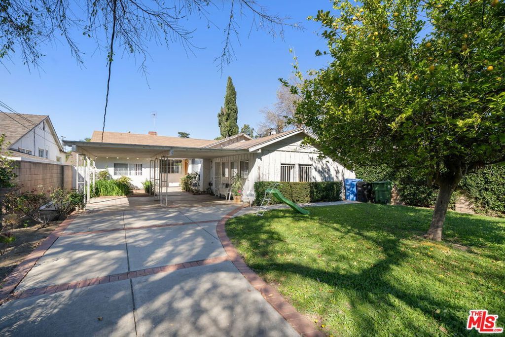 Image 2 of property listing at 7351 Zelzah Avenue, Los Angeles, CA 91335