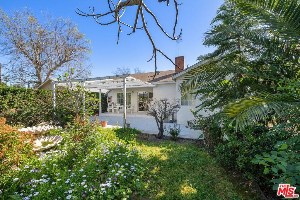 Image 22 of property listing at 7351 Zelzah Avenue, Los Angeles, CA 91335