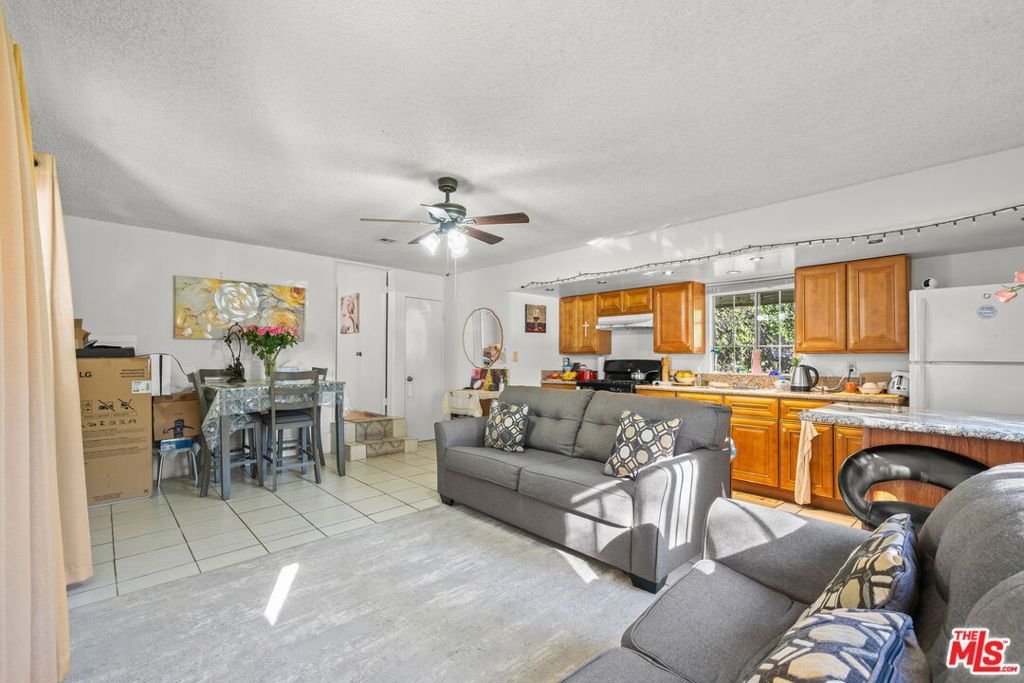 Image 24 of property listing at 7351 Zelzah Avenue, Los Angeles, CA 91335