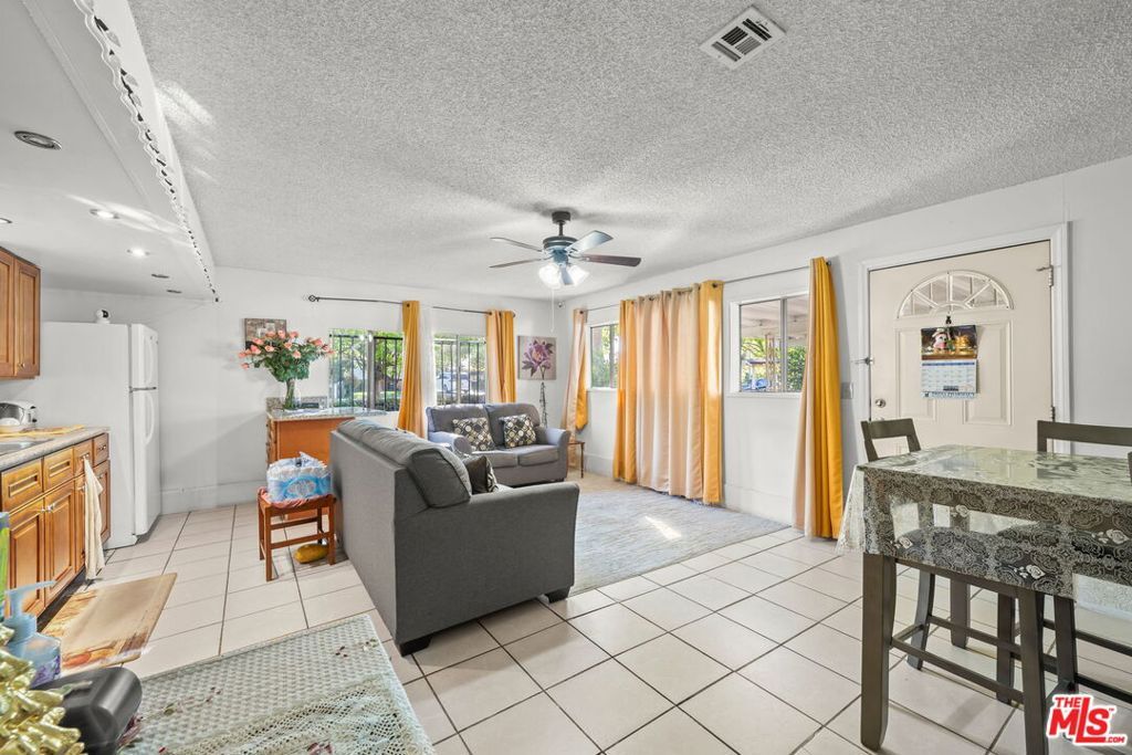 Image 25 of property listing at 7351 Zelzah Avenue, Los Angeles, CA 91335