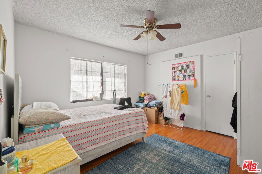 Image 26 of property listing at 7351 Zelzah Avenue, Los Angeles, CA 91335