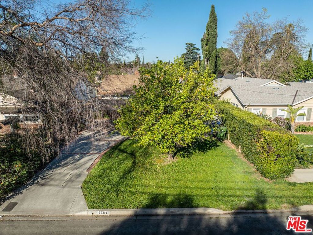 Image 29 of property listing at 7351 Zelzah Avenue, Los Angeles, CA 91335