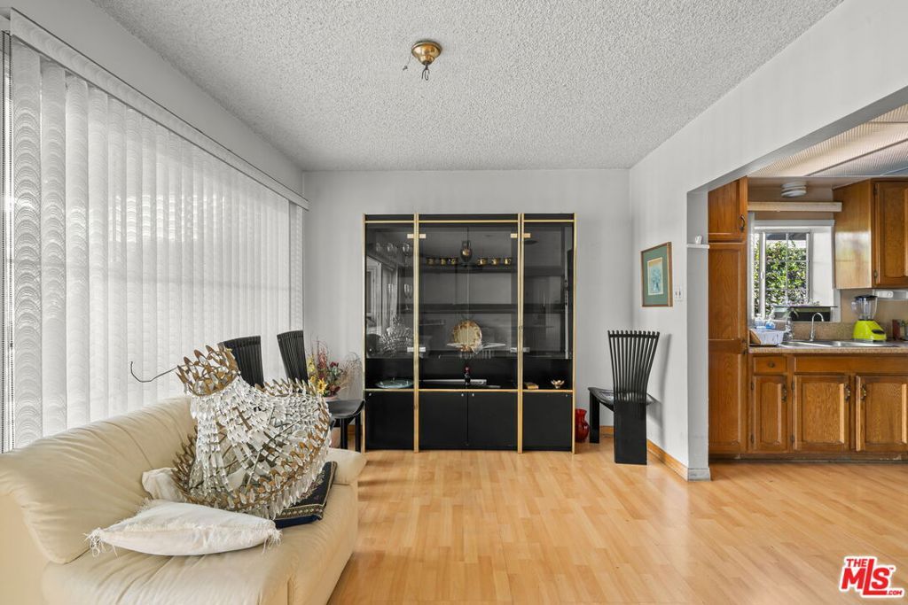 Image 9 of property listing at 7351 Zelzah Avenue, Los Angeles, CA 91335