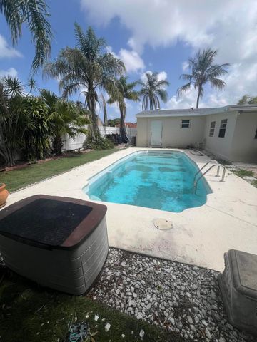591 Tallulah Road, Lake Worth, FL 33462
