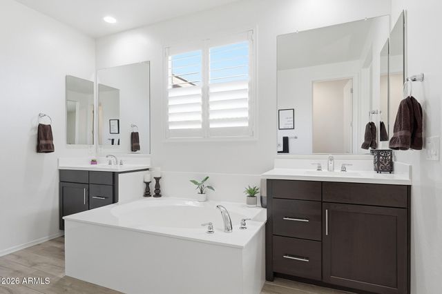 18335 W WOLF Street, Goodyear, AZ 85395