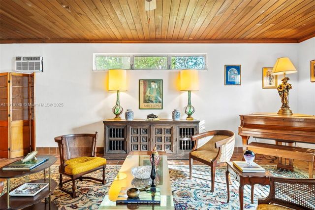 3586 Flamingo Dr, Miami Beach, FL 33140