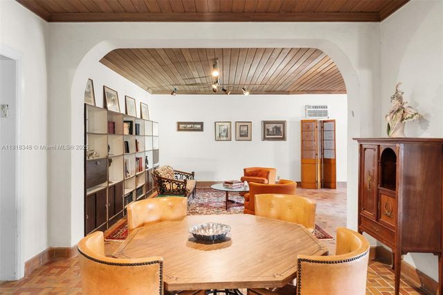 3586 Flamingo Dr, Miami Beach, FL 33140