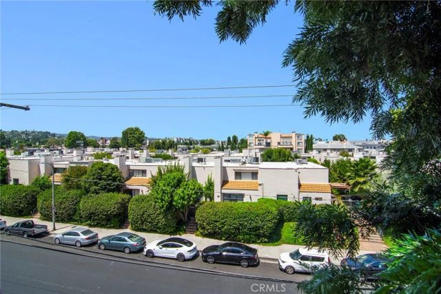 5216 Yarmouth Avenue 307, Encino, CA 91316