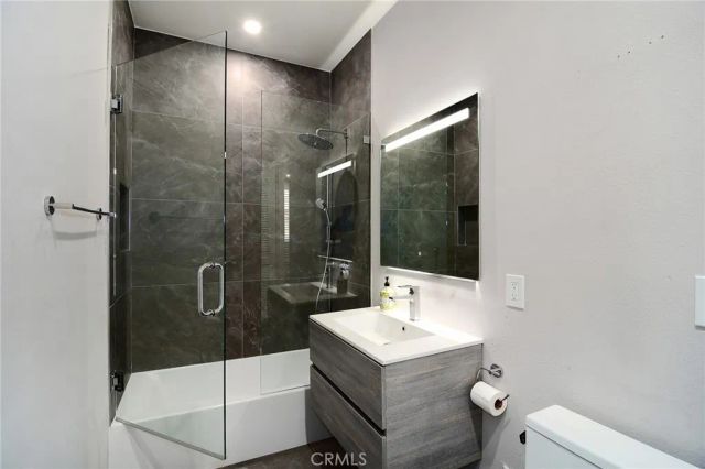 5216 Yarmouth Avenue 307, Encino, CA 91316