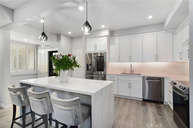5216 Yarmouth Avenue 307, Encino, CA 91316