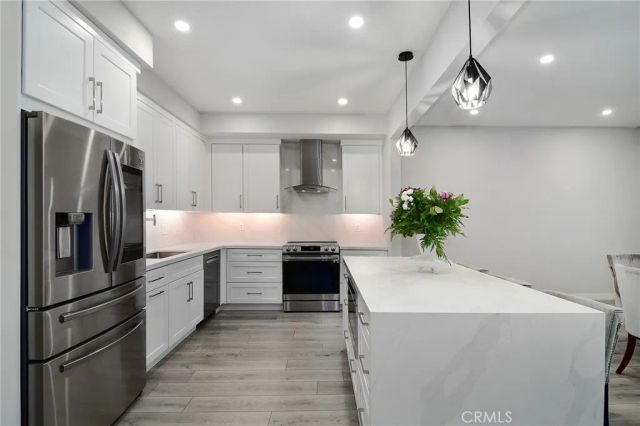 5216 Yarmouth Avenue 307, Encino, CA 91316