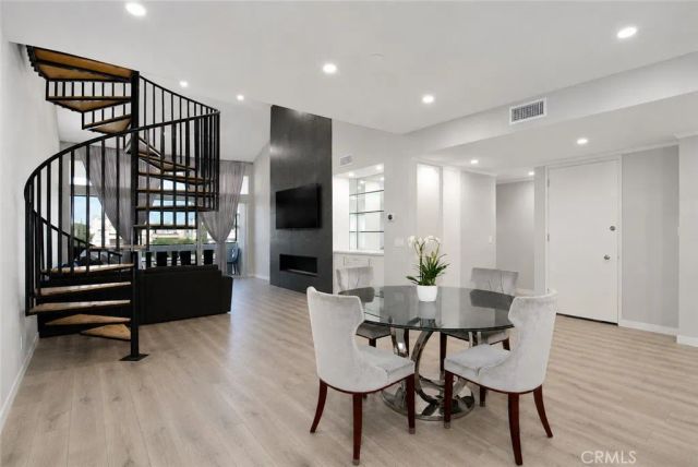 5216 Yarmouth Avenue 307, Encino, CA 91316