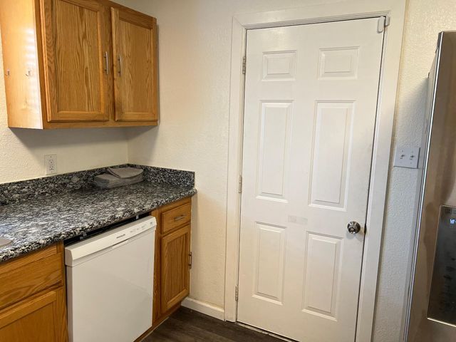 6808 Burdett Way, Sacramento, CA 95823