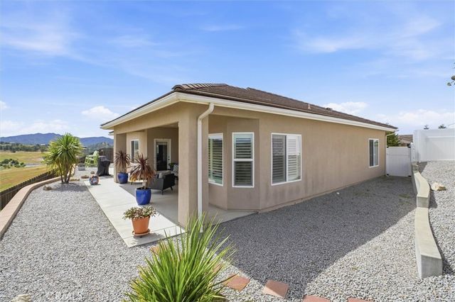3180 Lakeside Village, Paso Robles, CA 93446