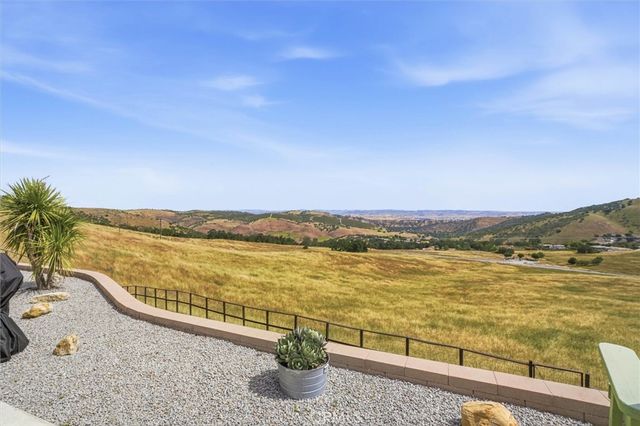 3180 Lakeside Village, Paso Robles, CA 93446