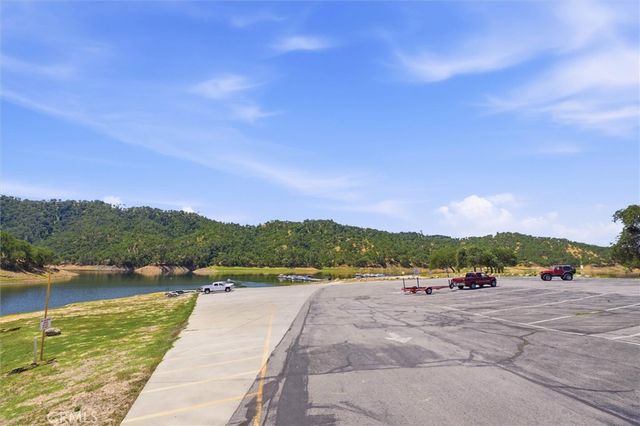 3180 Lakeside Village, Paso Robles, CA 93446