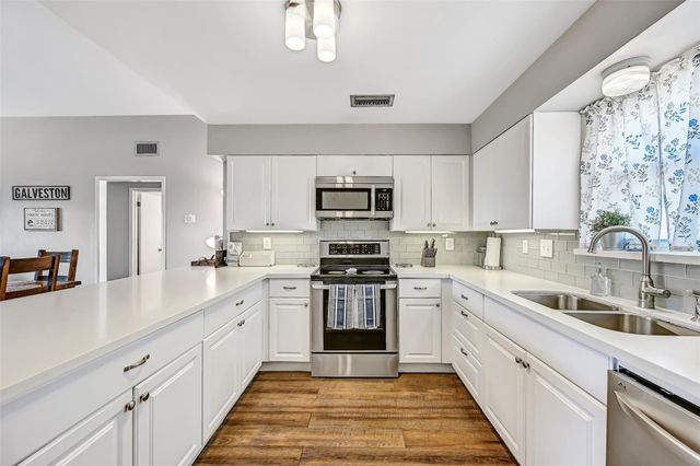 21600 Zachary Drive, Galveston, TX 77554