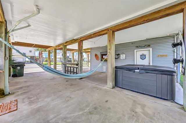 21600 Zachary Drive, Galveston, TX 77554