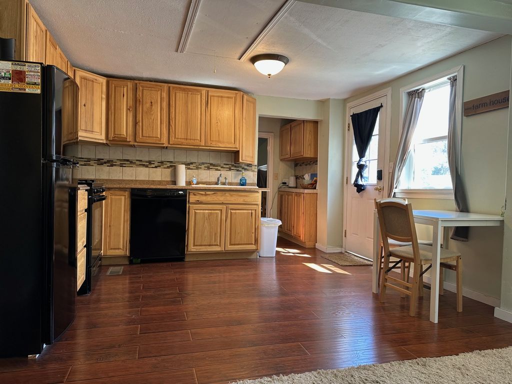 256 1st Avenue SE, Shelby, MT 59474
