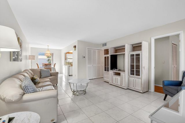 94 Stratford G, West Palm Beach, FL 33417