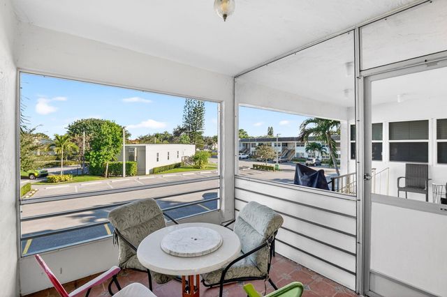 94 Stratford G, West Palm Beach, FL 33417