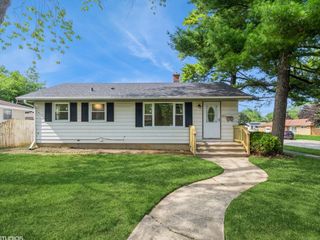 2402 Marshall Parkway, Waukegan, IL 60085