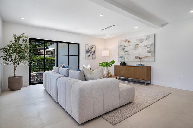 1037 Sevilla Ave, Coral Gables, FL 33134