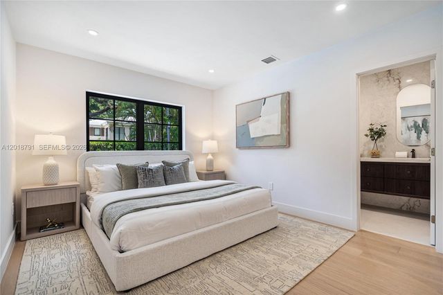 1037 Sevilla Ave, Coral Gables, FL 33134