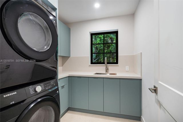 1037 Sevilla Ave, Coral Gables, FL 33134