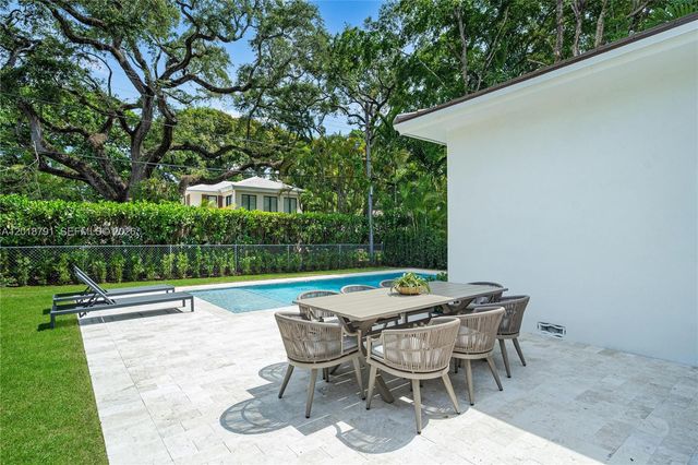 1037 Sevilla Ave, Coral Gables, FL 33134