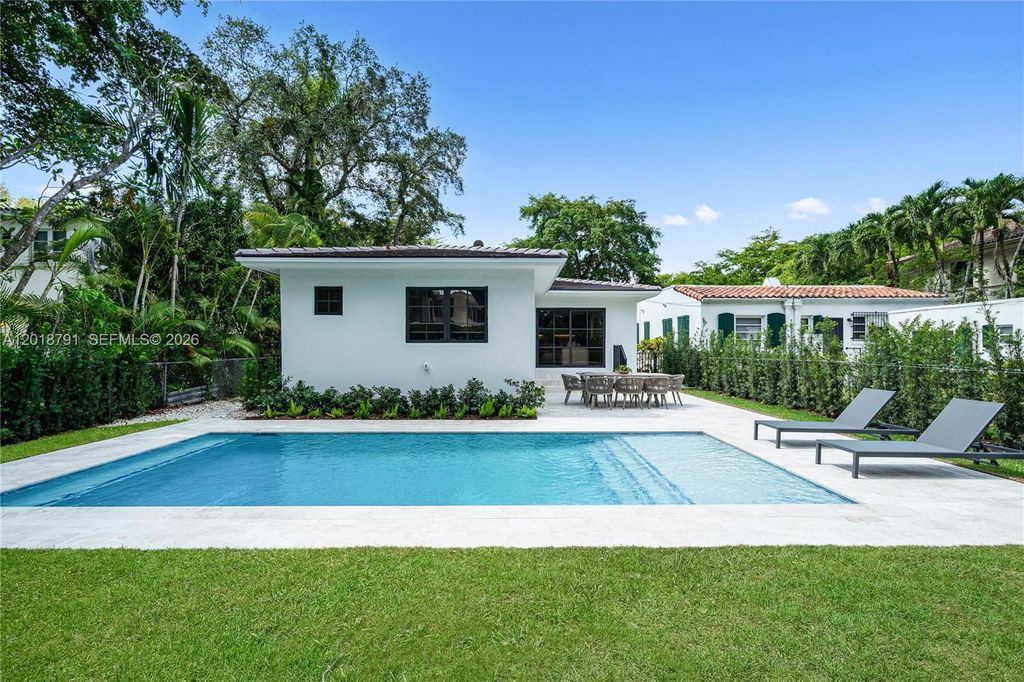 1037 Sevilla Ave, Coral Gables, FL 33134