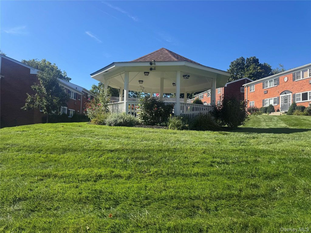 1879 Crompond Road F6, Peekskill, NY 10566 — photo 2