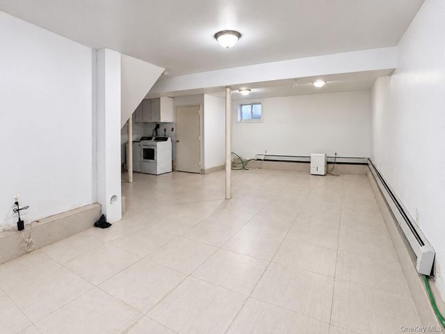 21757 77th Avenue, Oakland Gardens, NY 11364