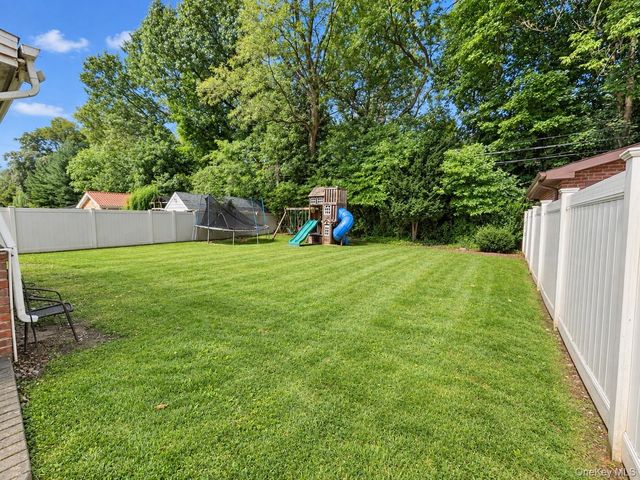 21757 77th Avenue, Oakland Gardens, NY 11364