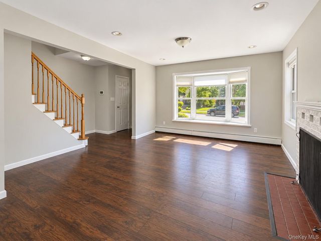 21757 77th Avenue, Oakland Gardens, NY 11364