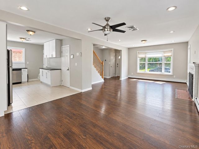 21757 77th Avenue, Oakland Gardens, NY 11364