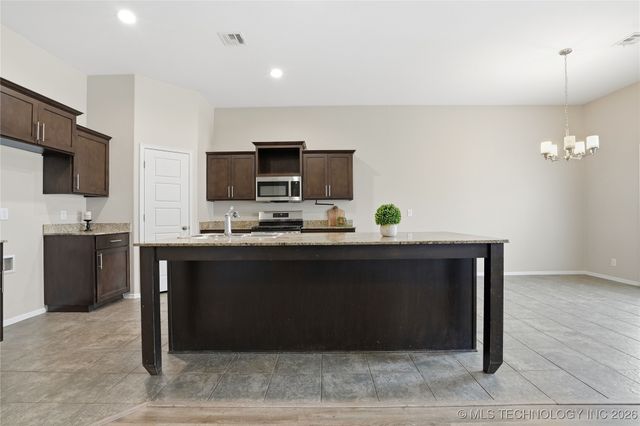 2123 E 132nd Place S, Bixby, OK 74008