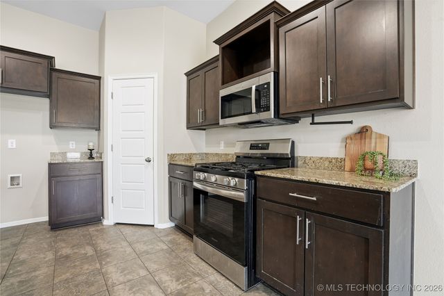 2123 E 132nd Place S, Bixby, OK 74008