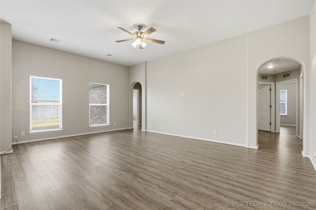 2123 E 132nd Place S, Bixby, OK 74008