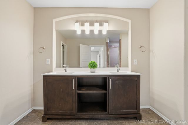 2123 E 132nd Place S, Bixby, OK 74008