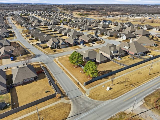 2123 E 132nd Place S, Bixby, OK 74008