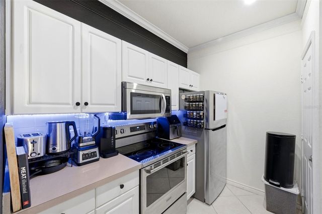 4323 BAYSIDE VILLAGE DRIVE 325, Tampa, FL 33615